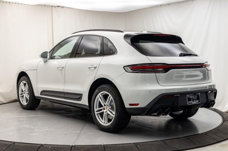 2024 Porsche Macan Image 3