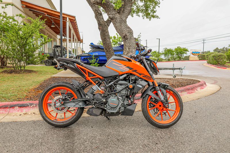 USED 2022 KTM DUKE 200 Image 16