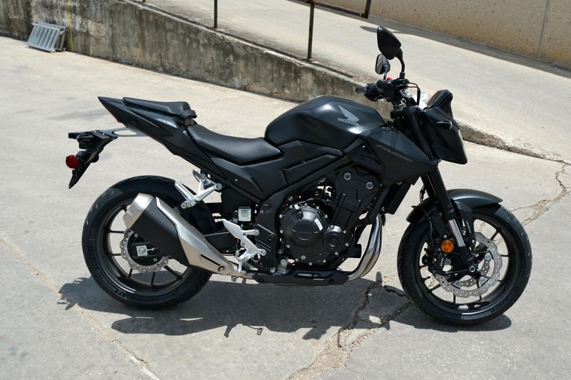 2025 Honda CB500F  MATTE BLACK METALLIC Image 2