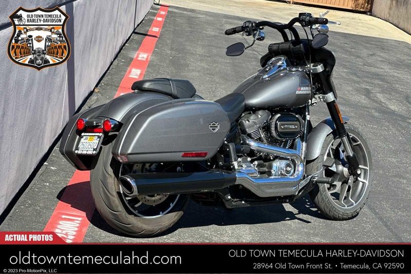 2021 Harley-Davidson Softail in a GAUNTLET GRAY METALLIC exterior color. BMW Motorcycles of Temecula – Southern California (951) 506-6903 bmwmotorcyclesoftemecula.com 