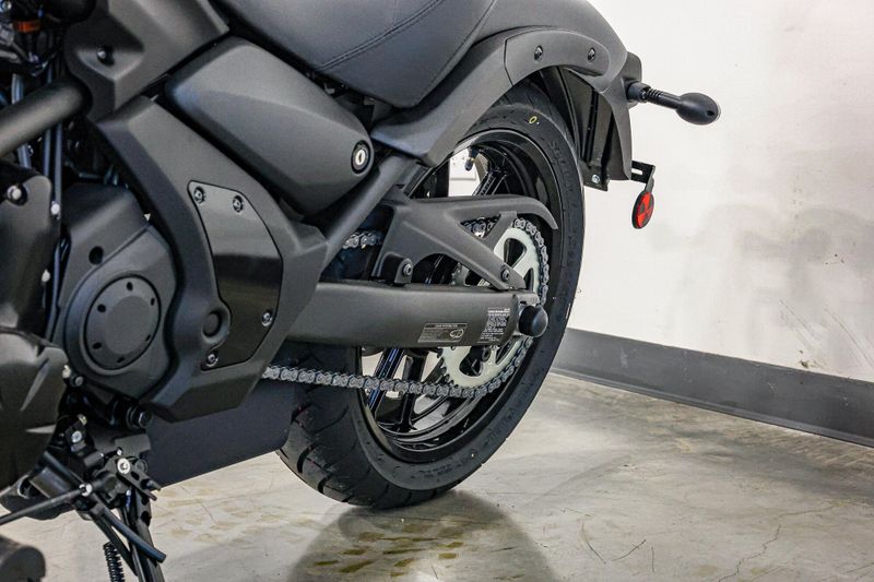 2025 Kawasaki VULCAN S ABS METALLIC FLAT SPARK BLACK AND METALLIC FLAT RAW GRAYSTONE Image 6