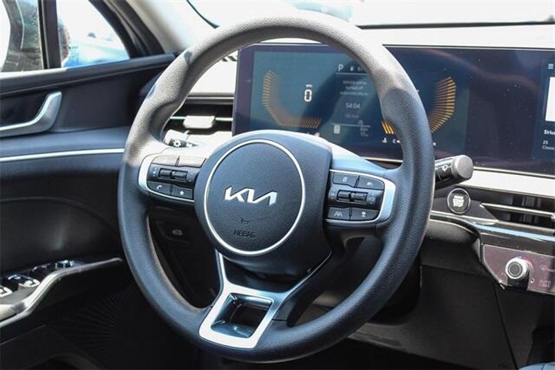 New 2025 Kia K5 LXSImage 8