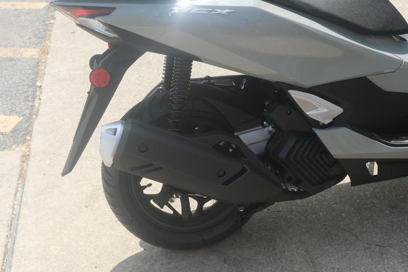 2025 Honda PCX PEARL GRAY Image 12