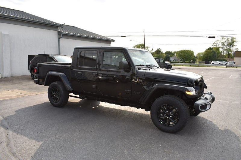 2023 Jeep Gladiator Sport S 4x4 in a Black Clear Coat exterior color. Tom Whiteside Auto Sales 740-831-2535 whitesidecars.com 