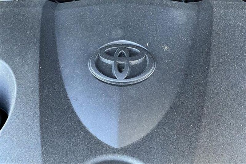 Used 2022 Toyota Venza LimitedImage 32