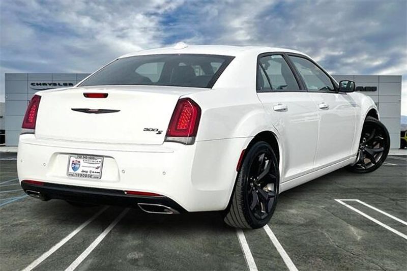 2022 Chrysler 300 SImage 13