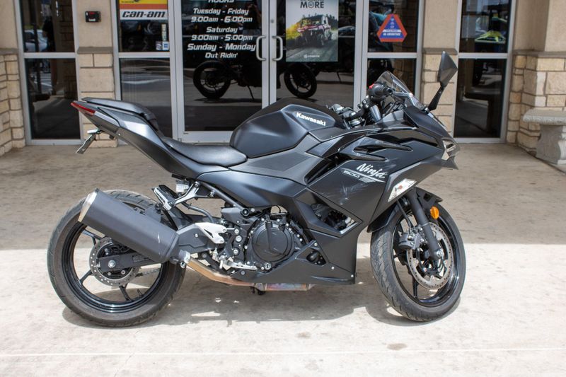 USED 2026 KAWASAKI NINJA 500 BASE Image 1
