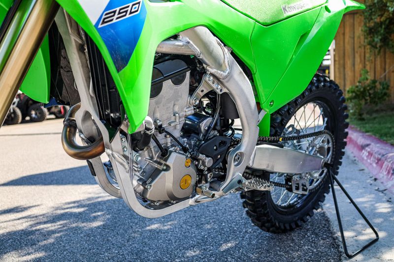 NEW 2026 KAWASAKI KX250 Image 9