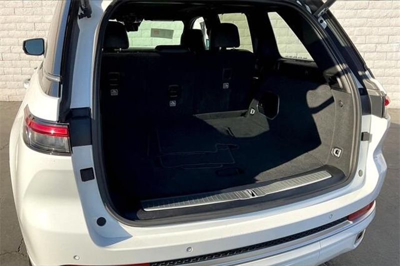 Used 2022 Jeep Grand Cherokee SummitImage 34