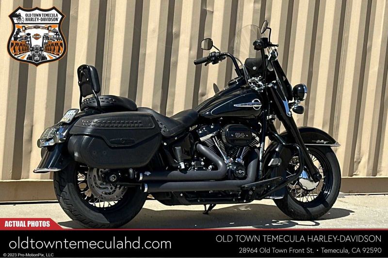 2018 Harley-Davidson Softail in a BLACK W/PINSTRIPE exterior color. BMW Motorcycles of Temecula – Southern California (951) 506-6903 bmwmotorcyclesoftemecula.com 