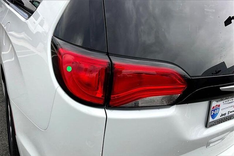 New 2026 Chrysler Voyager LxImage 12