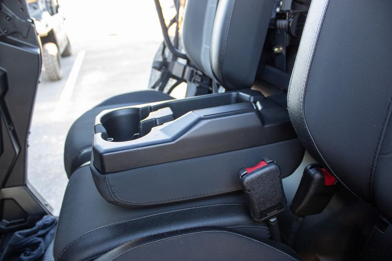 NEW 2026 CAN-AM DEFENDER MAX XT HD11 WITH 1025 INCH TOUCHSCREEN Image 16