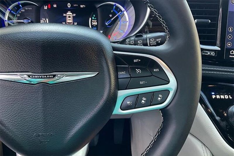 2023 Chrysler Pacifica Hybrid LimitedImage 19