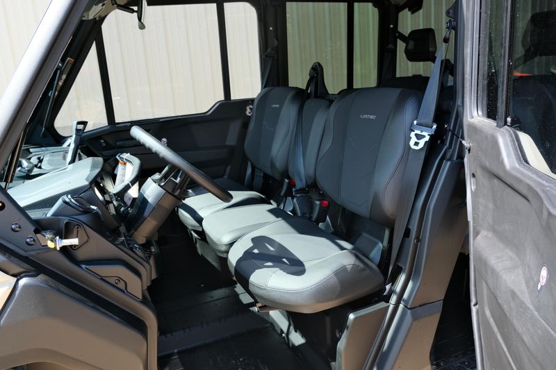 2025 Can-Am DEFENDER MAX LIMITED CAB HD10 DESERT TAN AND STEALTH BLACK Image 16