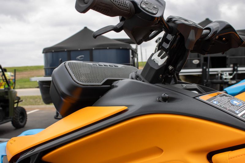 NEW 2026 SEADOO SPARK TRIXX FOR 1 90HP WITH SOUND SYSTEM Image 7
