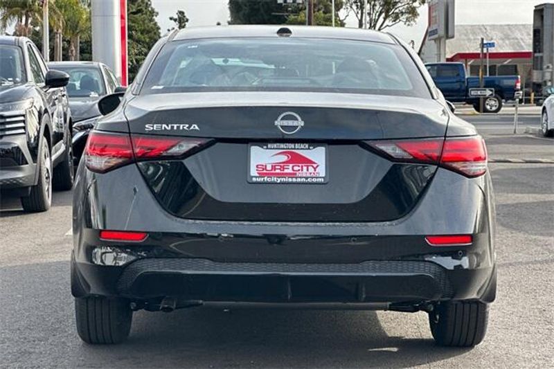 New 2025 Nissan Sentra SVImage 4