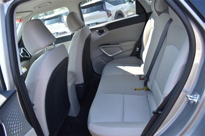 New 2025 Kia Soul LXImage 16