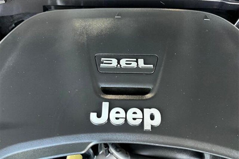 2021 Jeep Wrangler Unlimited RubiconImage 32