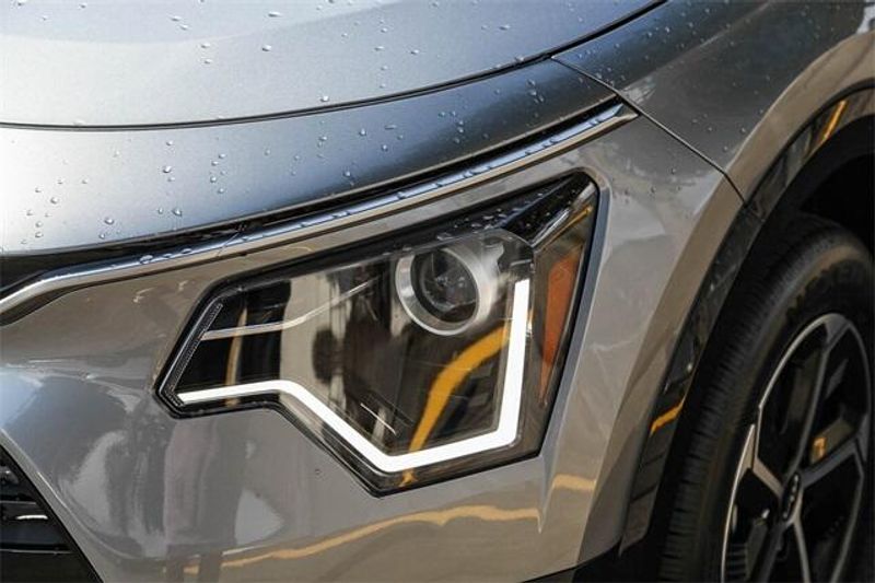 2025 Kia Niro SXImage 12