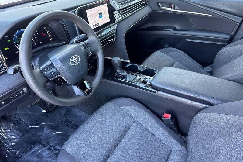 Used 2025 Toyota Camry LEImage 9