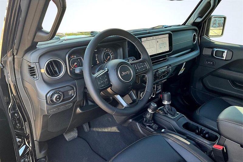 2025 Jeep Gladiator Sport photo 6