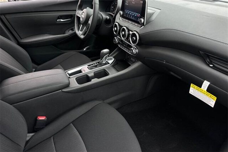 New 2025 Nissan Sentra SVImage 12