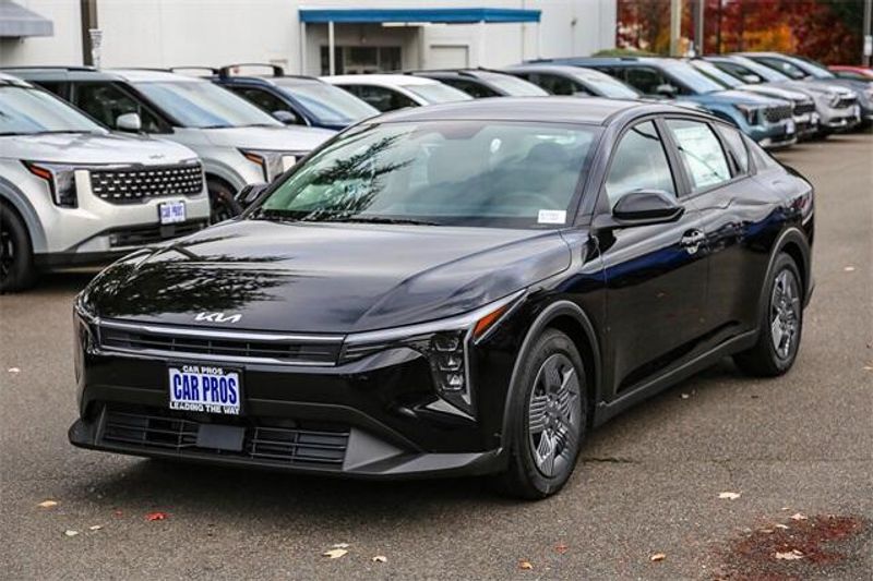 New 2025 Kia K4 LXImage 12