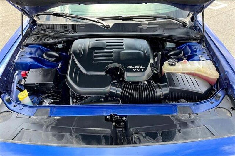 2022 Dodge Challenger SXTImage 9