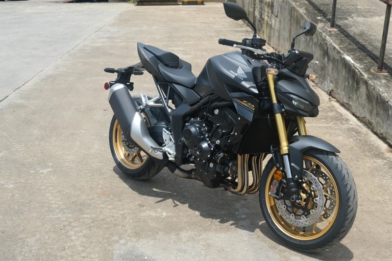 2025 Honda CB1000 HORNET SP MATTE BLACK METALLIC Image 1