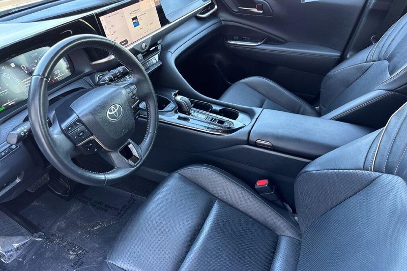 Used 2025 Toyota Crown Signia XLEImage 9