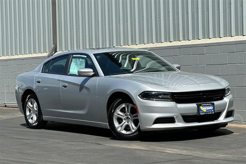 2021 Dodge Charger SXT photo 2