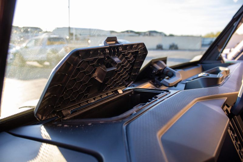 NEW 2026 CAN-AM DEFENDER MAX XT HD11 WITH 1025 INCH TOUCHSCREEN Image 47