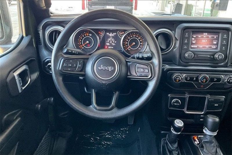 2021 Jeep Wrangler Unlimited WillysImage 4