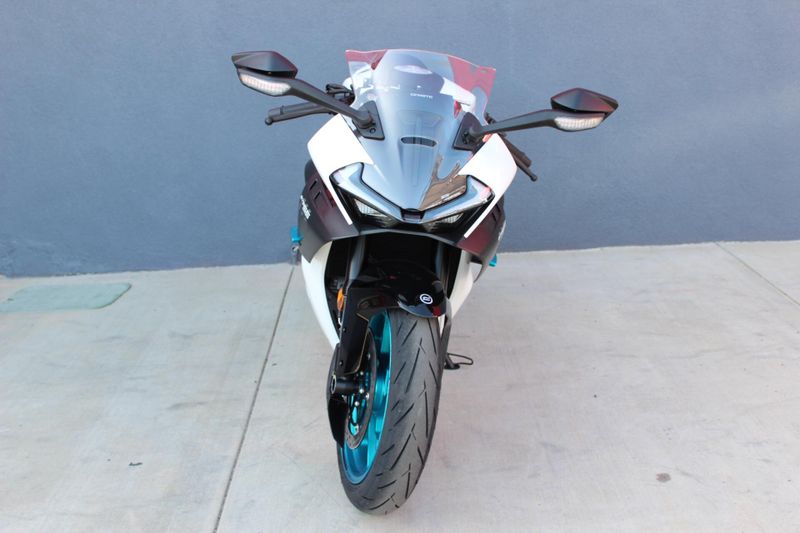 2025 CFMOTO 675SS Image 4