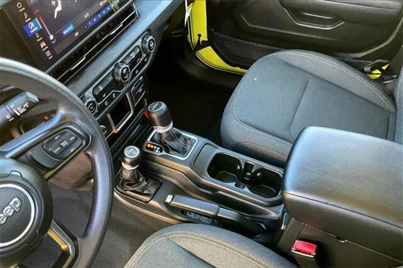 2024 Jeep Gladiator Sport photo 15