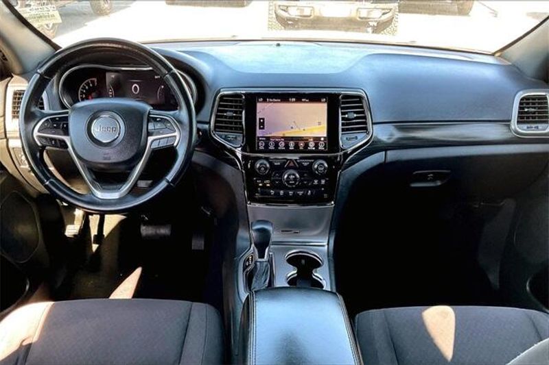 Used 2019 Jeep Grand Cherokee Laredo EImage 15