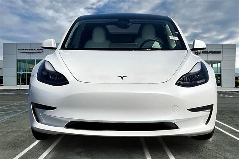 2023 Tesla Model 3 photo 2