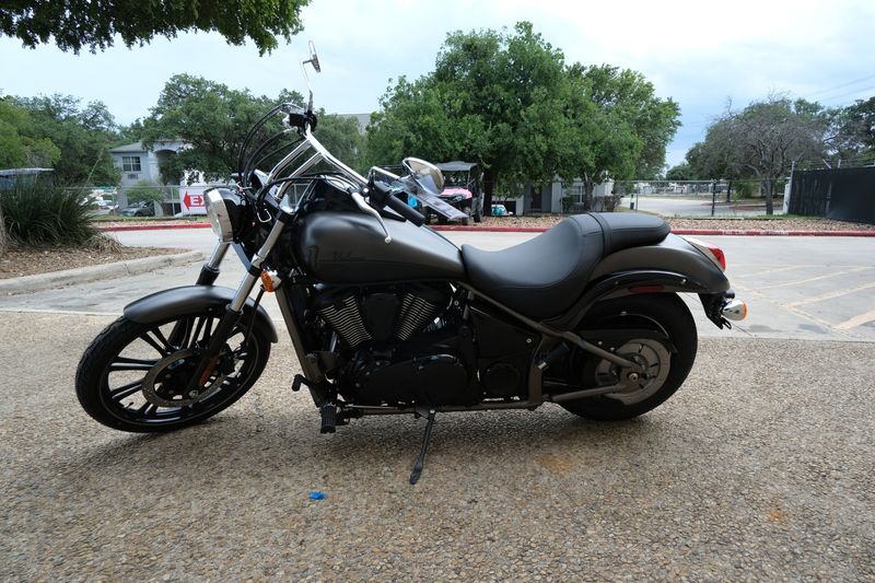 2024 Kawasaki VULCAN 900 CUSTOM METALLIC MATTE DARK GRAY AND METALLIC FLAT SPARK BLACKImage 1