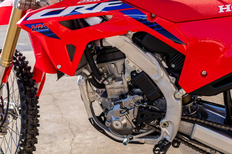 2025 Honda CRF250R REDImage 8