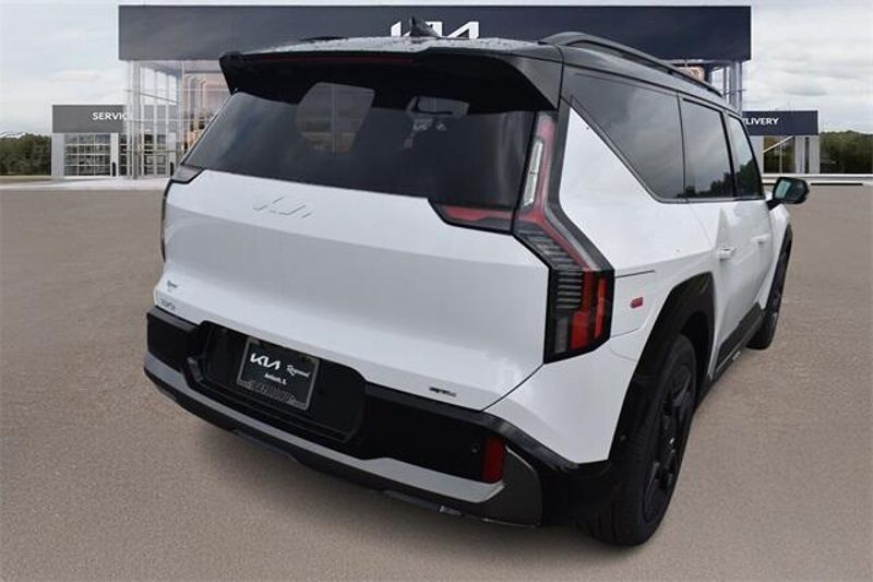 New 2026 Kia EV9 GT-LineImage 3
