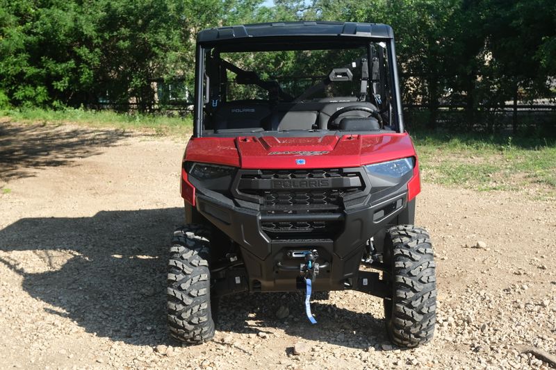 2025 Polaris RANGER CREW XP 1000 PREMIUM SUNSET RED Image 10