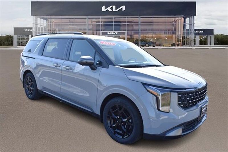 2025 Kia Carnival SX PrestigeImage 1