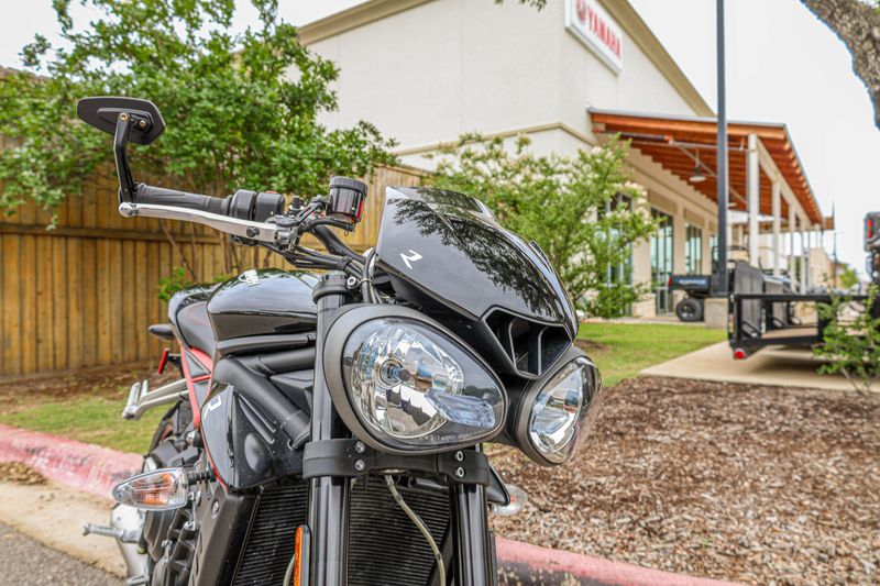 USED 2018 TRIUMPH STREET TRIPLE R Image 2