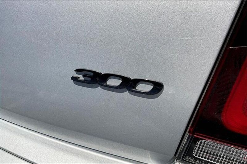 2023 Chrysler 300 TouringImage 7