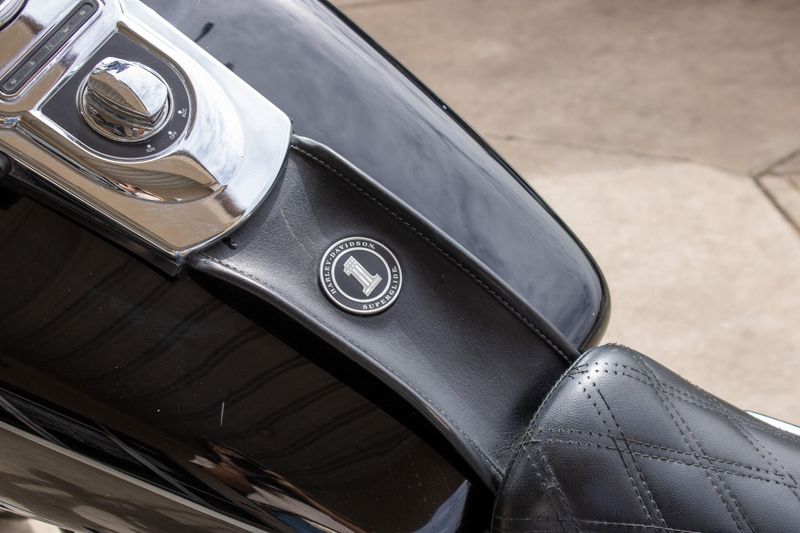USED 2009 HARLEY DYNA SUPER GLIDE Image 17