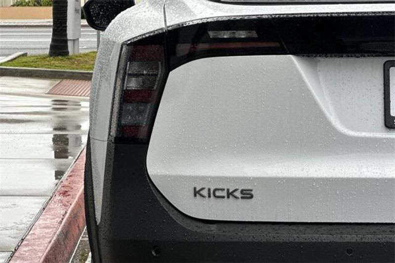 2025 Nissan Kicks SVImage 21