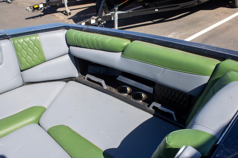 2023 MALIBU M220Image 43