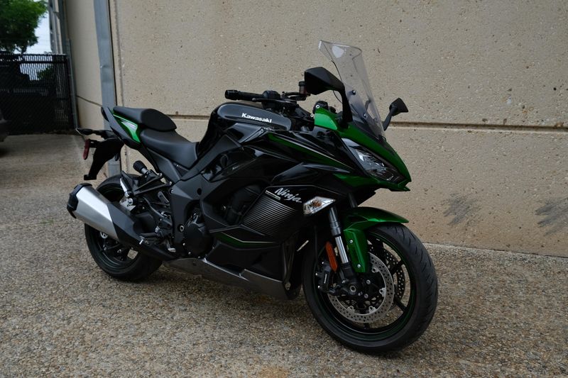 2023 Kawasaki NINJA 1000 SX EMERALD BLAZE GREEN AND METALLIC DIABLO BLACK AND METALLIC GRAPHITE GRAY Image 1