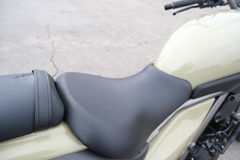 2025 Kawasaki ELIMINATOR ABS PEARL SAND KHAKIImage 13