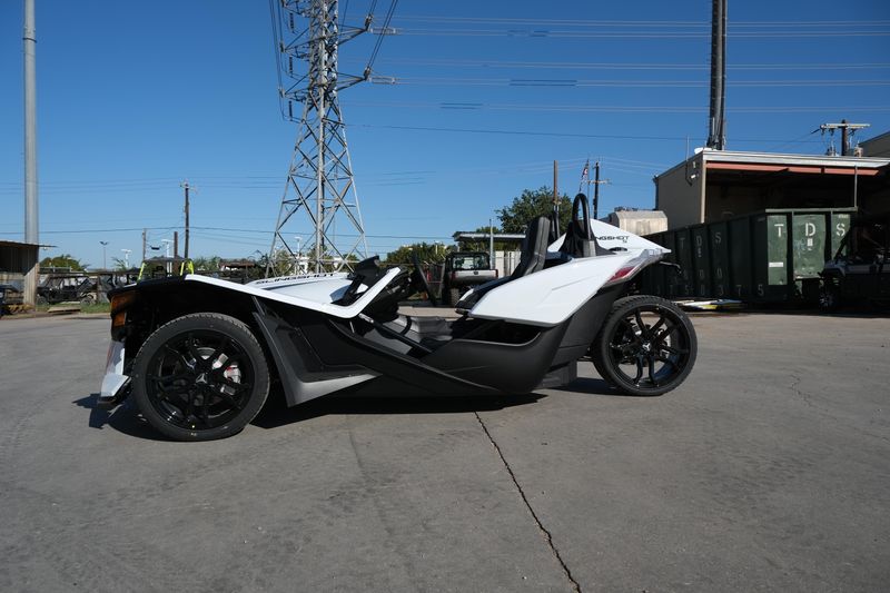 2024 Polaris SLINGSHOT S AUTODRIVE MOONLIGHT WHITEImage 6